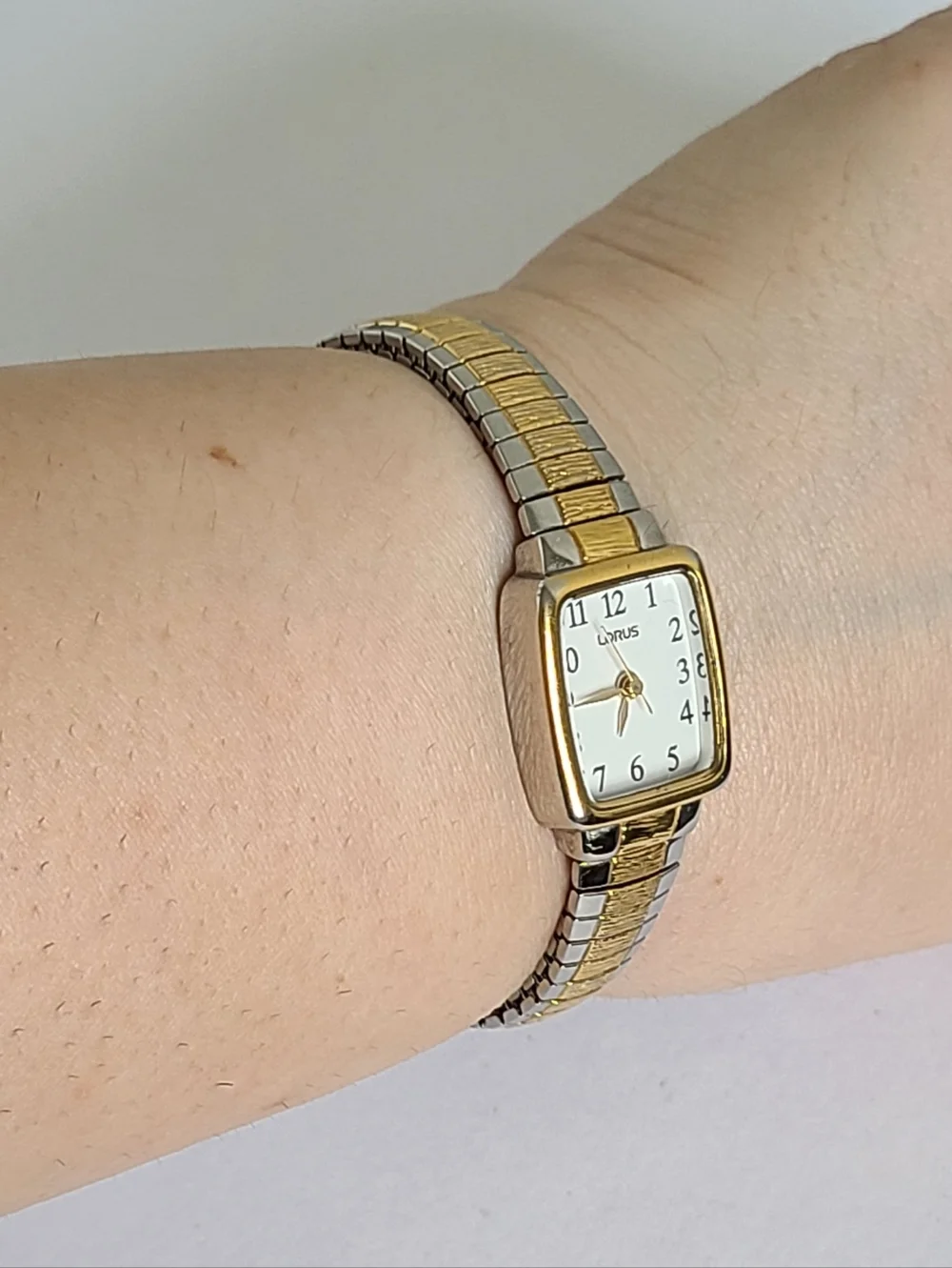 Vintage LORUS Women's Two-Tone Gold Silver Square Face Japan Quartz Watch - Picture 11 of 12